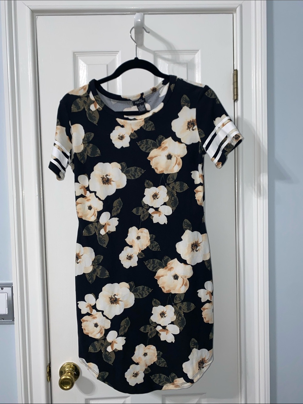 Rue21 Black Floral Short Sleeve Shift Dress with Cream Blooms
